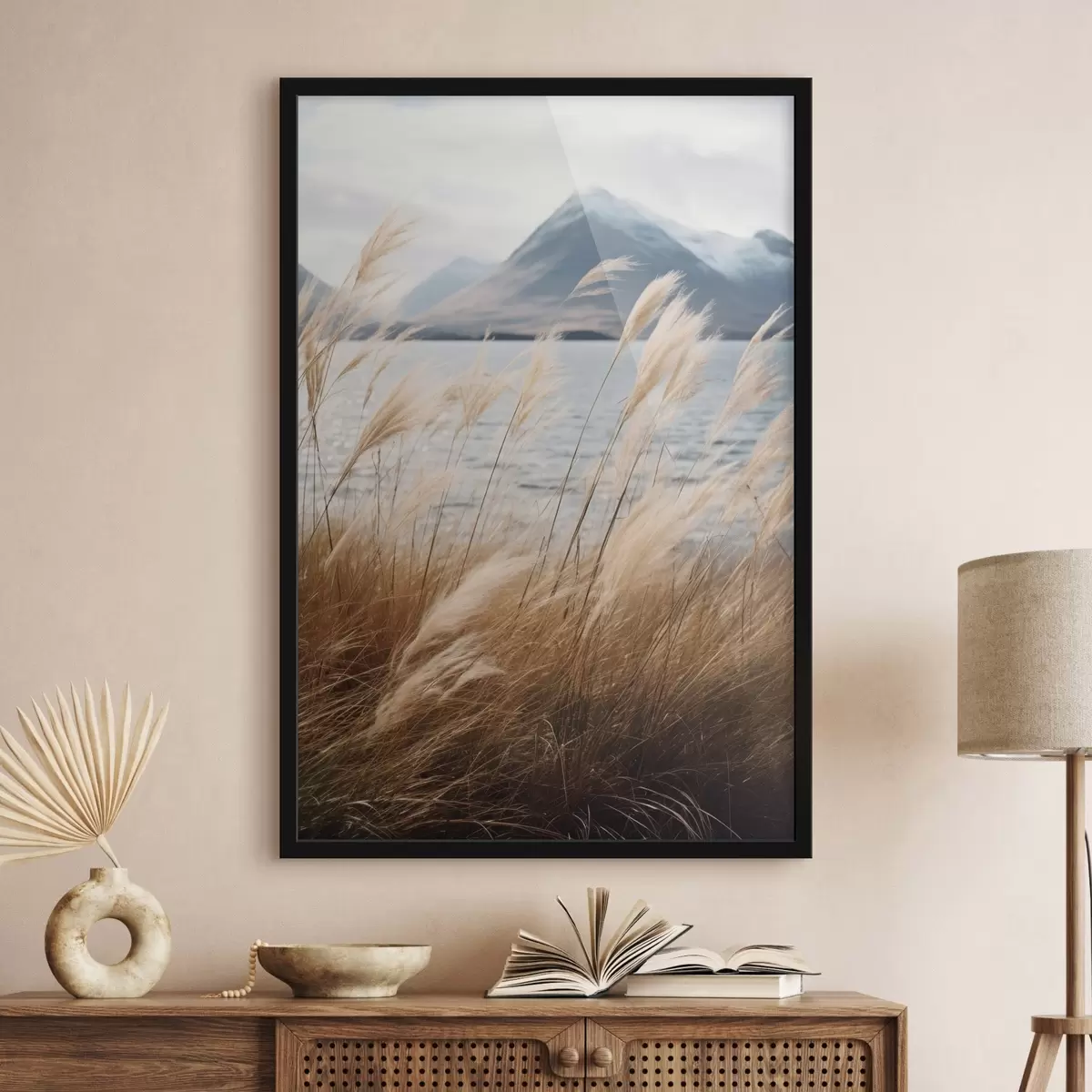 Poster Iarbă de pampas cu un lac și munți în fundal, iluminare difuză, culori discrete, stil naturalist f46283