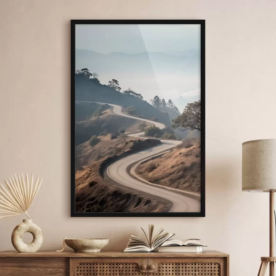 fototapet Un drum sinuos prin peisajul deluros, cu iarbă uscată, sub un cer senin, cu munți în depărtare f46289