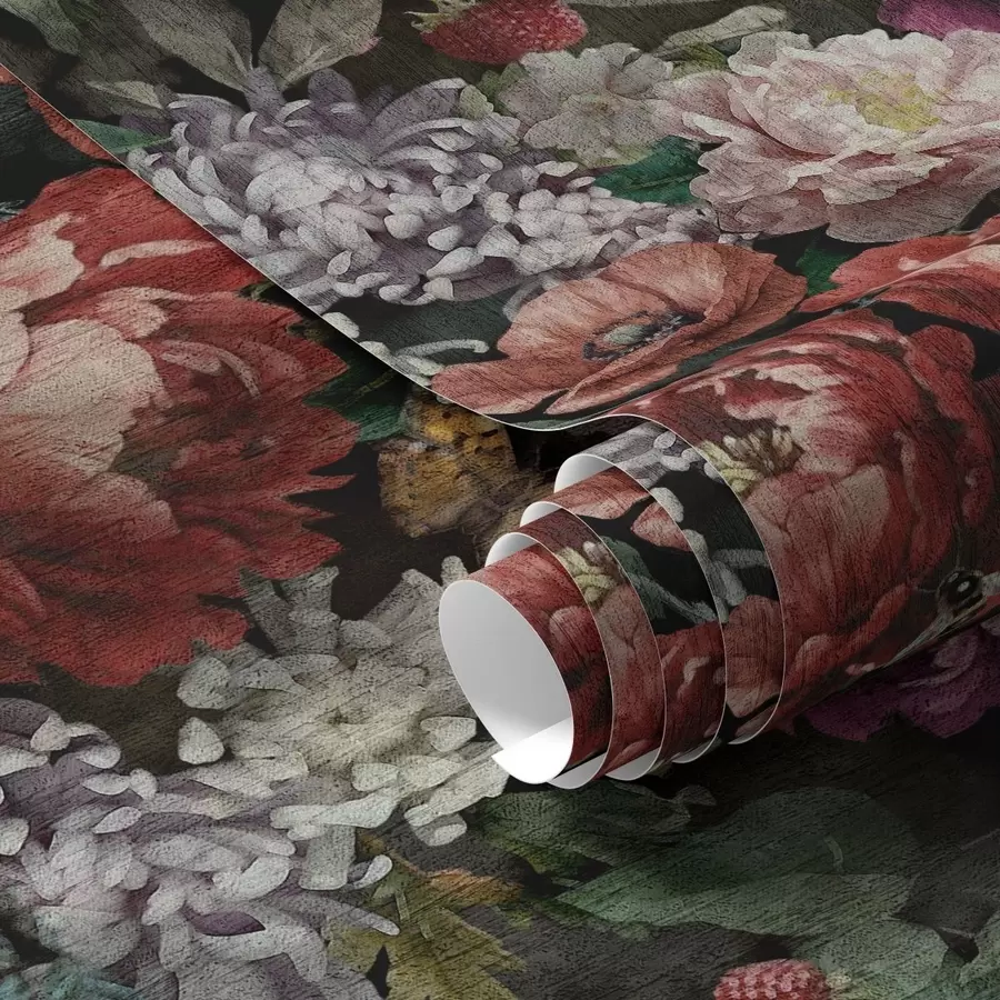 fototapet Bujori dramatici întunecați, fructe de pădure și fluture pe fond negru a00862