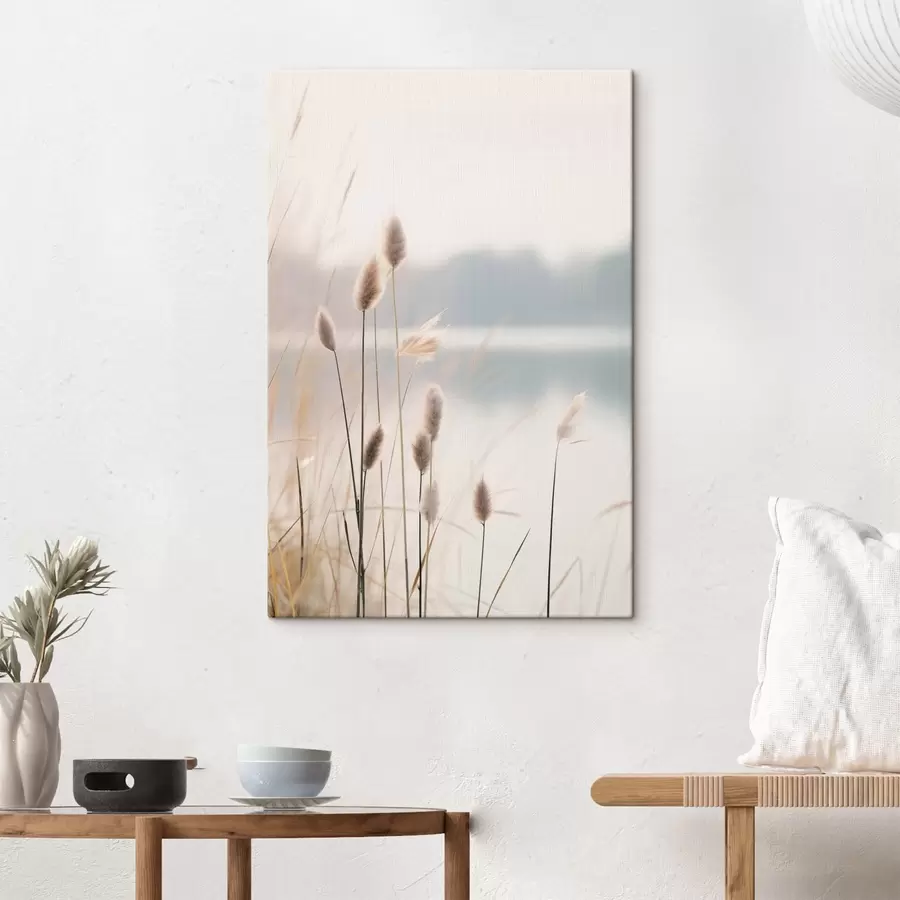 Tablouri Stuf moale pe malul unui lac încețoșat, tonuri pastelate de bej s46504