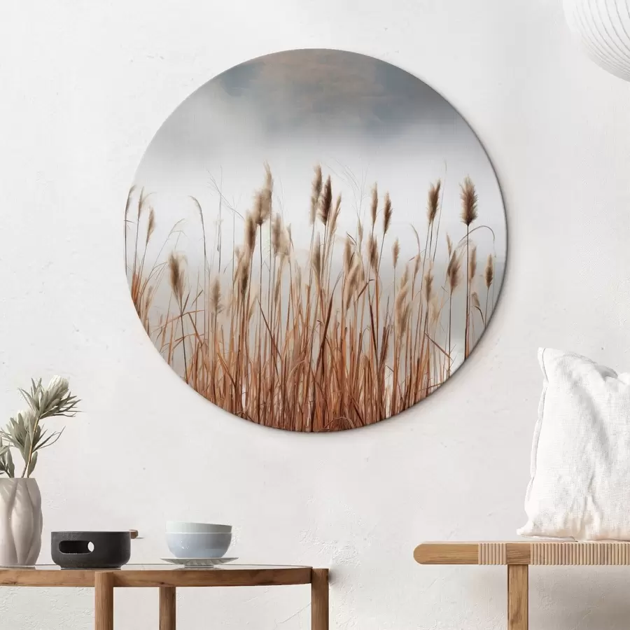 Tablouri Stuf înalt crescând într-un corp de apă, apa reflectă stuful, fundal cețos, lumină difuză, peisaj natural r46696