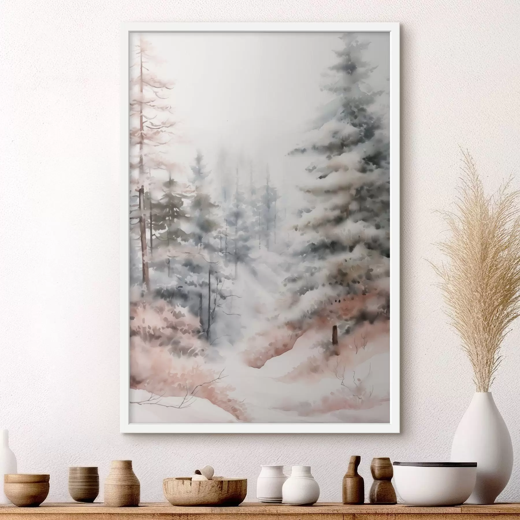 fototapet Pini înalți acoperiți de zăpadă, în picioare într-o pădure încețoșată, o scenă de iarnă blândă și liniștită f46702