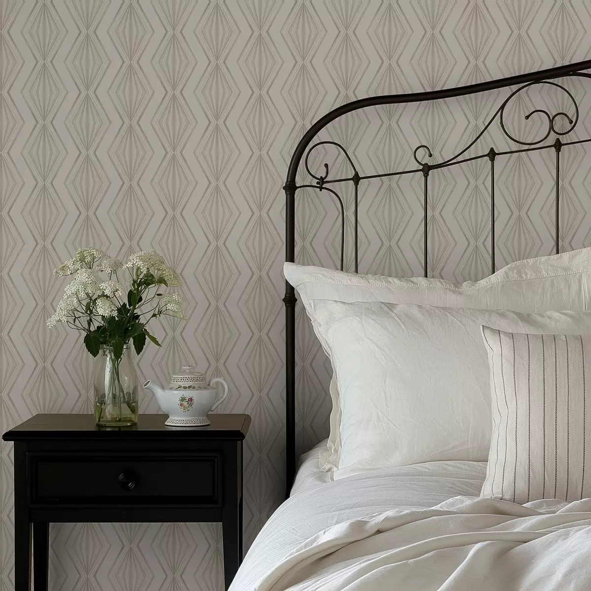 Wallpaper Ornament ușor din diamante în nuanțe calme de bej a00925v2