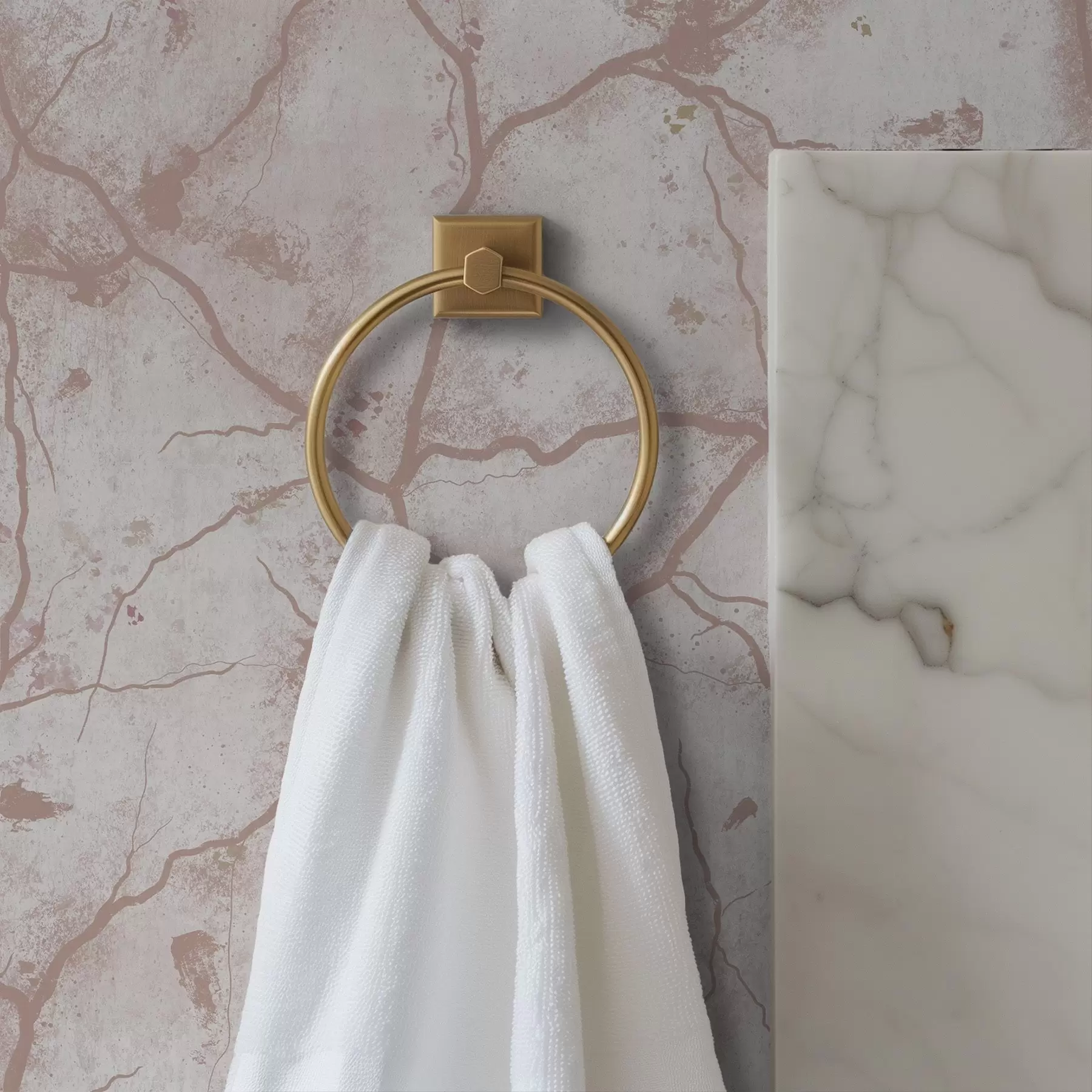 fototapet Beton ușor cu o dantelă de crăpături și pete roz a00987