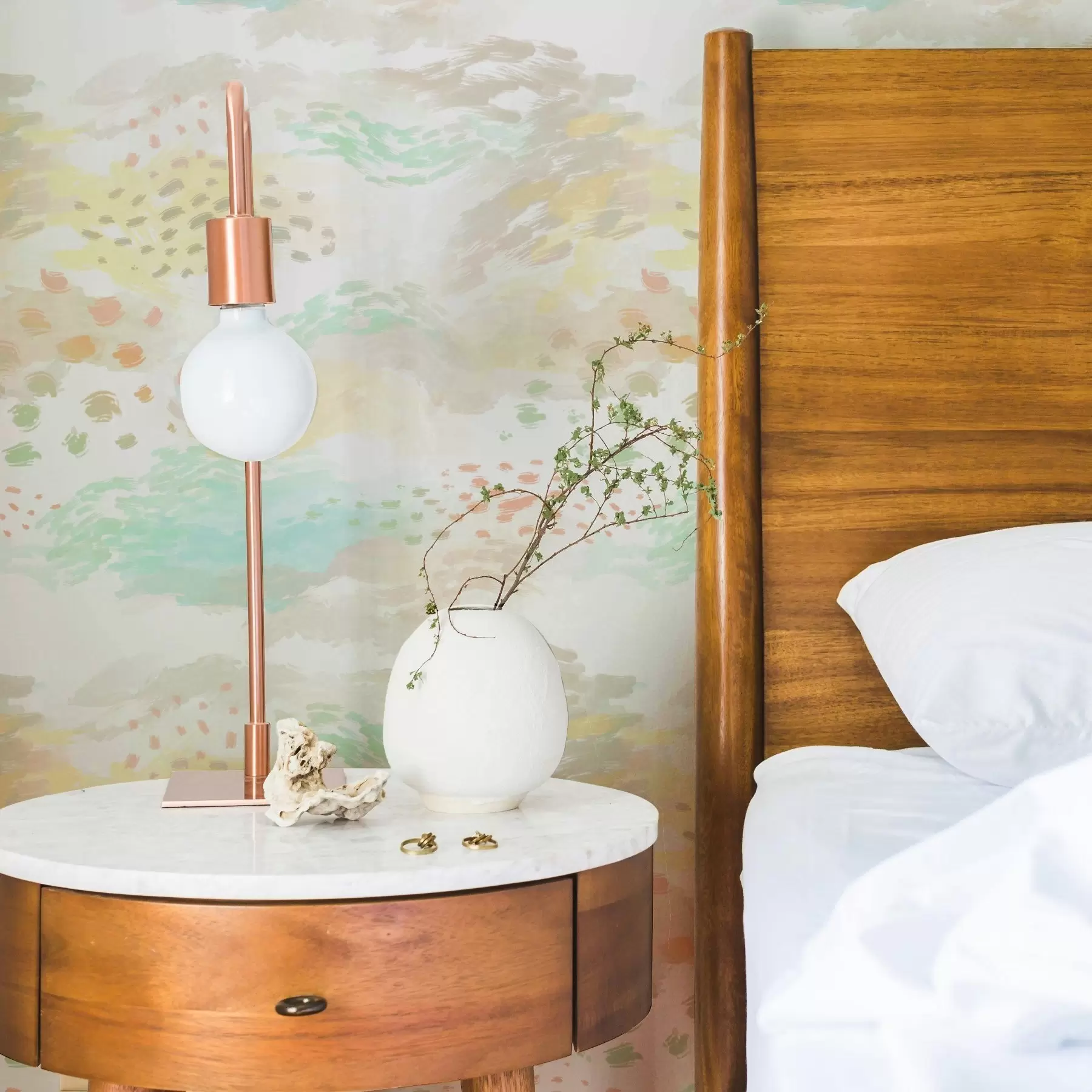 fototapet Pensule ușoare în culori pastelate pe un fundal aproape alb a00999