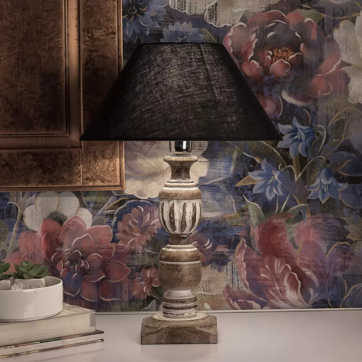 Wallpaper Buchet pictural de flori mari pe fundal indigo intens a01021