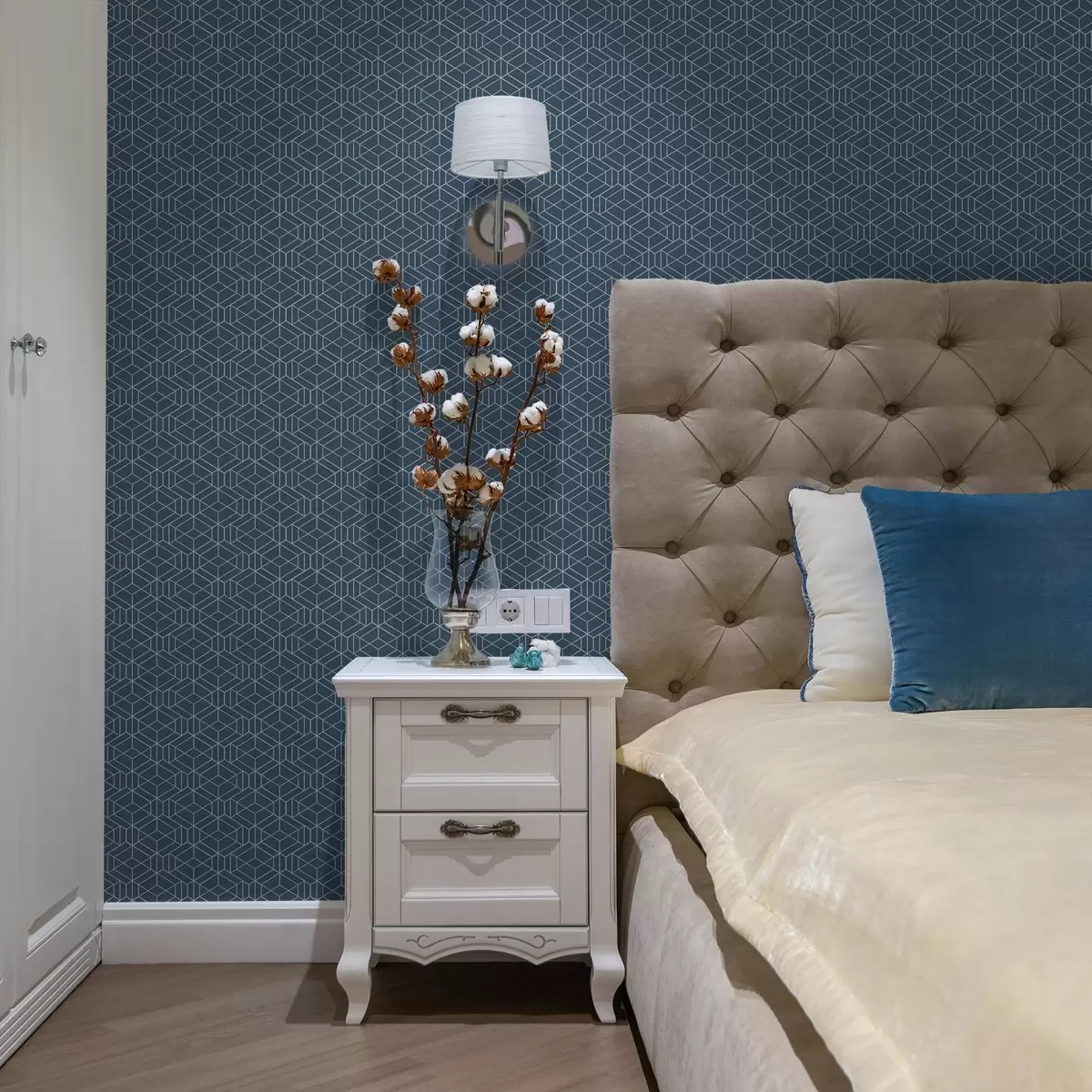 Wallpaper Fundal albastru cu cuburi liniare albe dispuse într-o grilă a01067v1