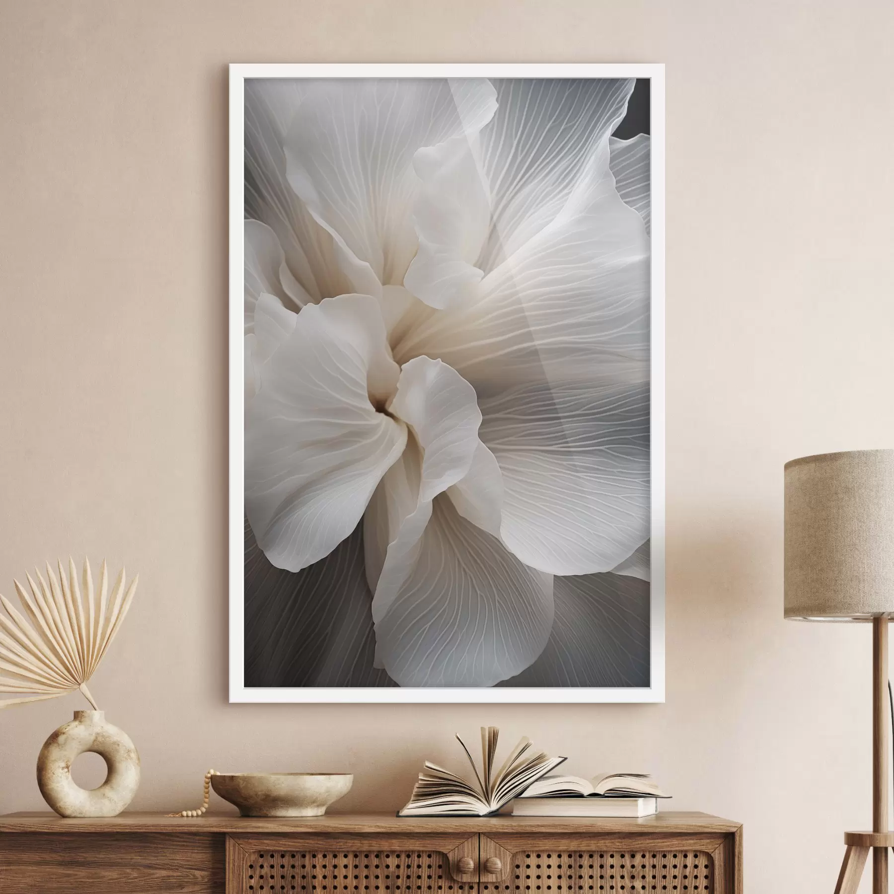 fototapet Prim-plan cu petale florale albe abstracte delicate, cu linii complexe și un fundal întunecat estompat f47018