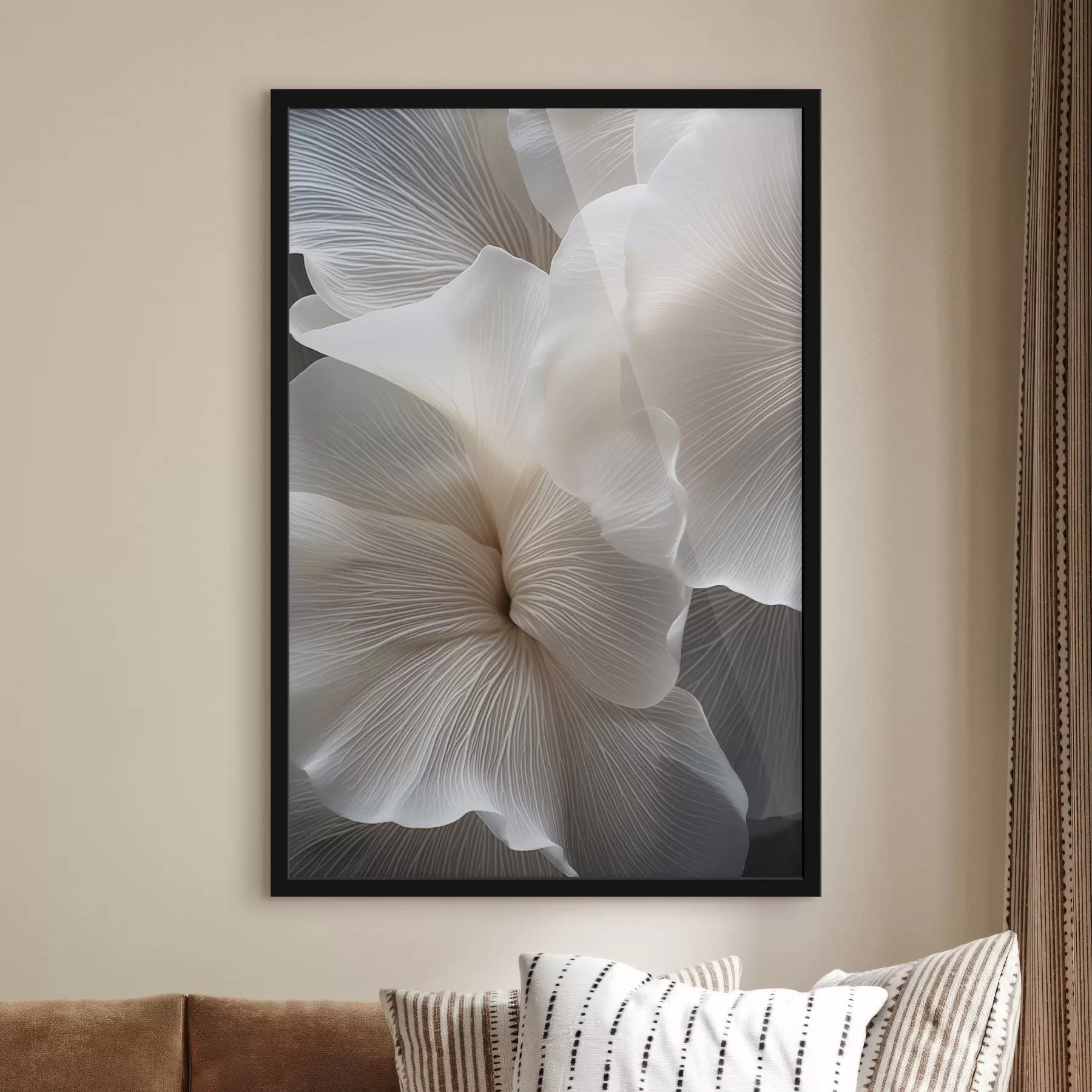 fototapet Prim-plan cu petale florale albe abstracte delicate, cu linii complexe și un fundal întunecat estompat f47019