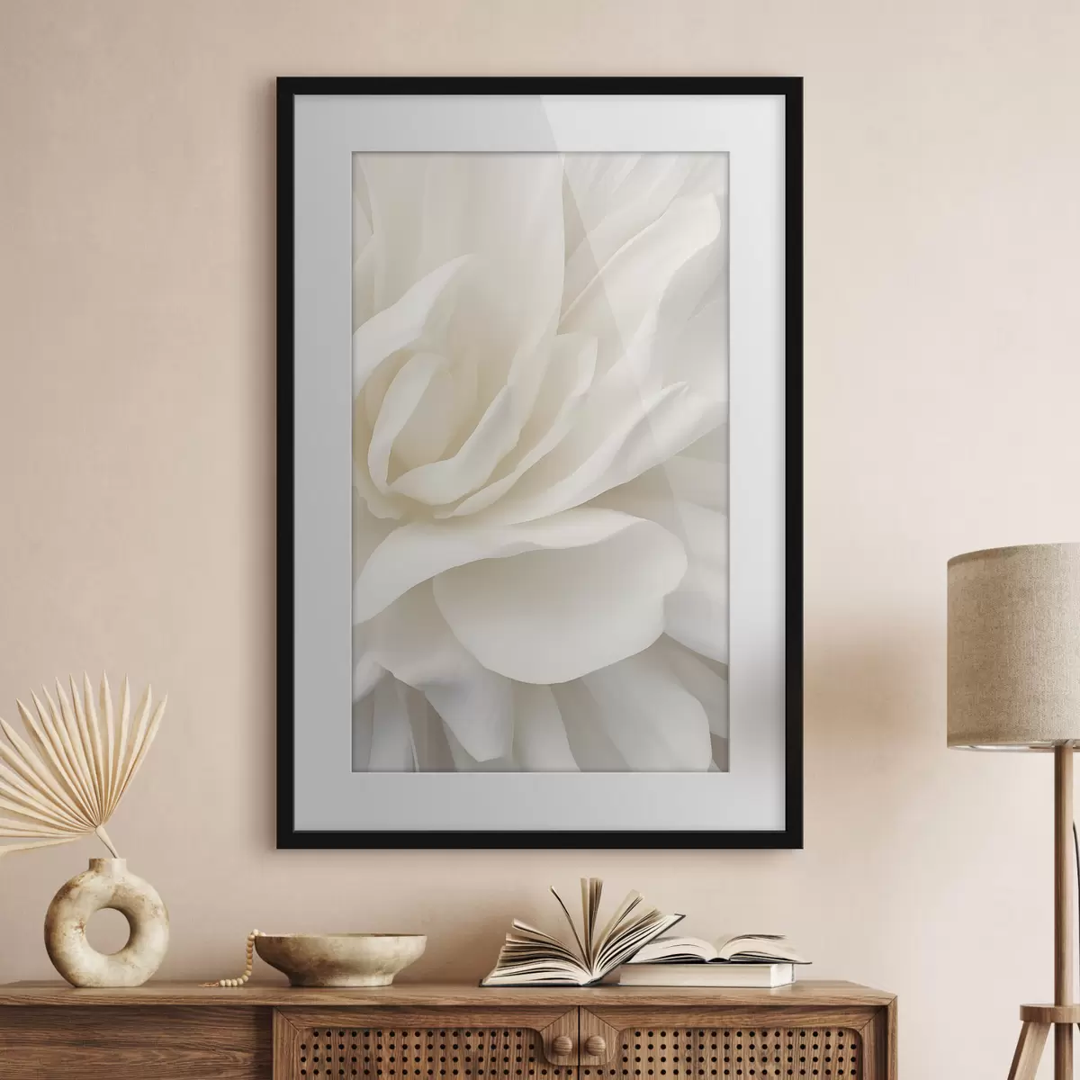 Poster Floare albă abstractă cu petale delicate, stratificate, artă minimalistă f47024