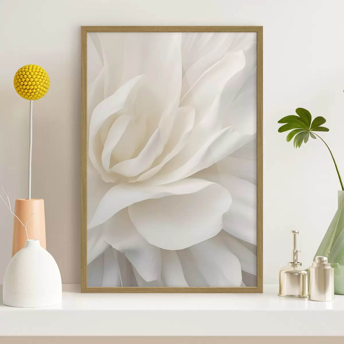 Poster Floare albă abstractă cu petale delicate, stratificate, artă minimalistă f47024