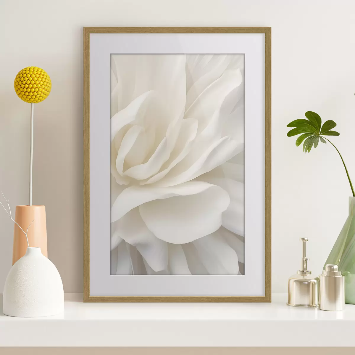 Poster Floare albă abstractă cu petale delicate, stratificate, artă minimalistă f47024