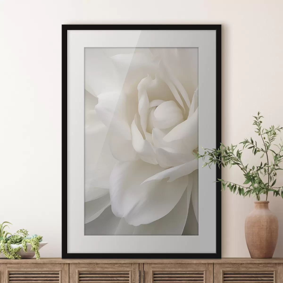 Poster Floare albă abstractă cu petale delicate, stratificate, artă minimalistă f47025