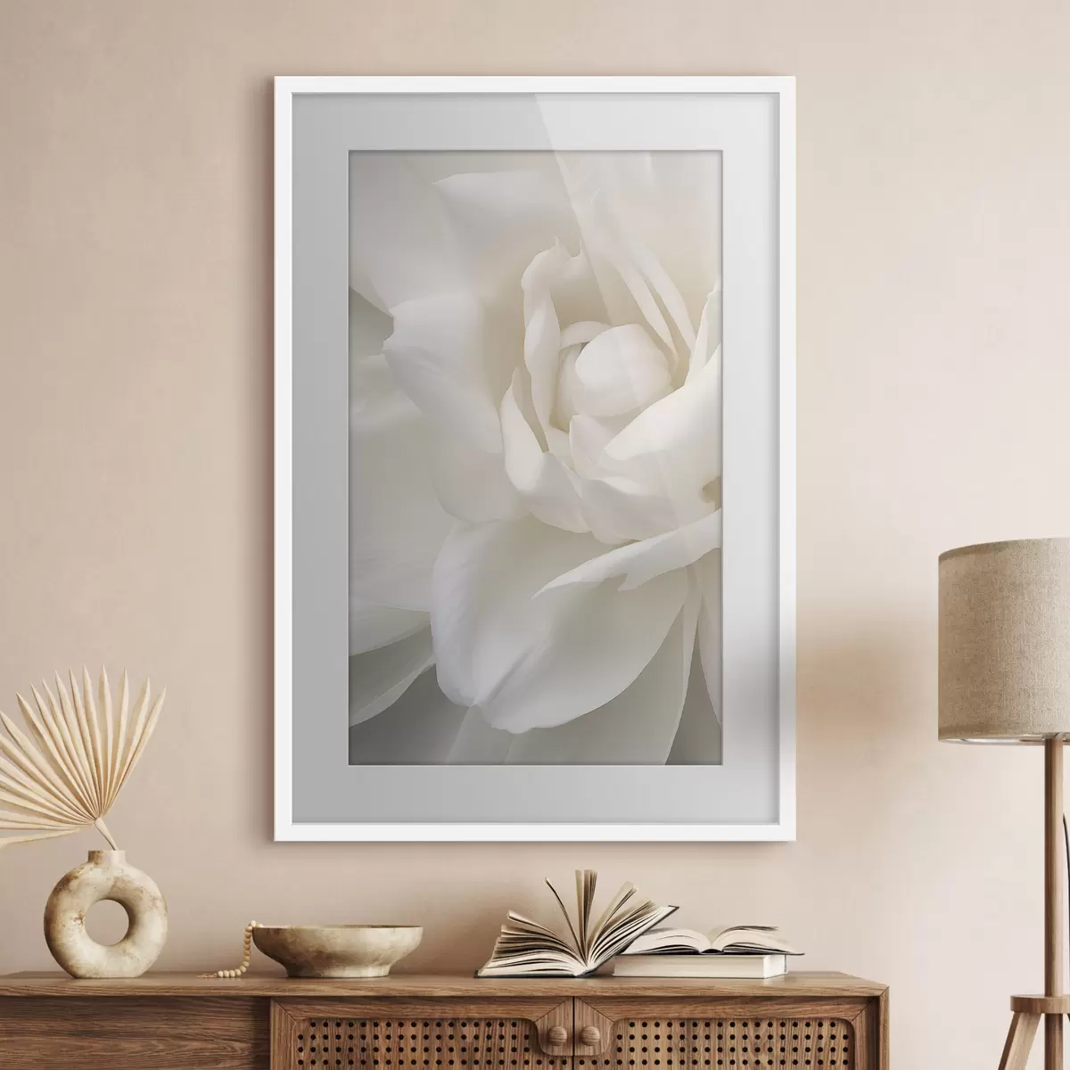 Poster Floare albă abstractă cu petale delicate, stratificate, artă minimalistă f47025