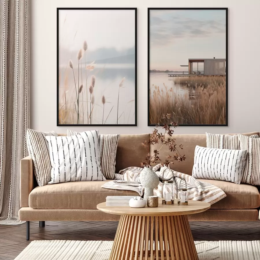 fototapet Stufărișuri moi lângă un lac liniștit și o cabană modernă pe mal d00970