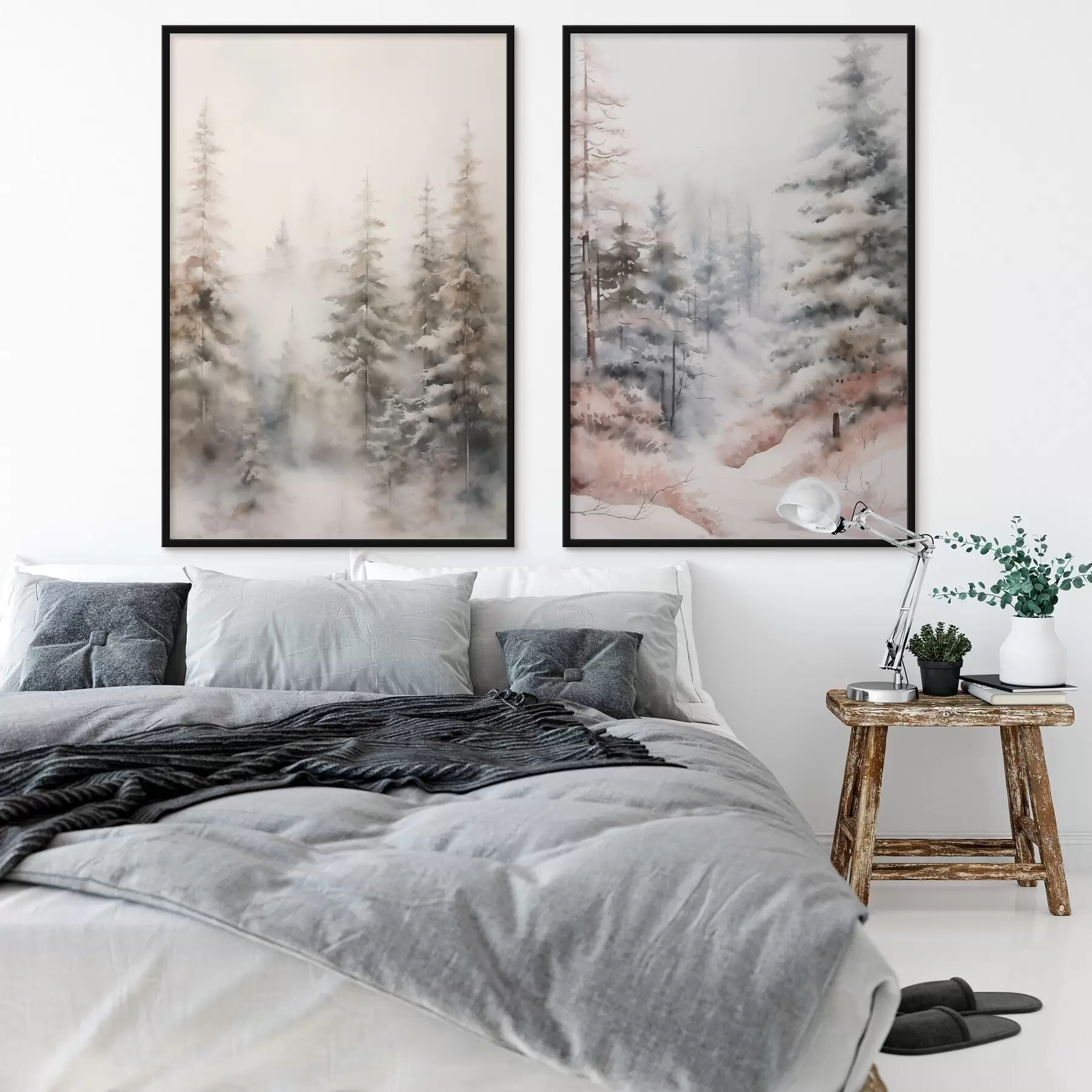 fototapet Pini înalți acoperiți de zăpadă, în picioare într-o pădure încețoșată, o scenă de iarnă blândă și liniștită d01011