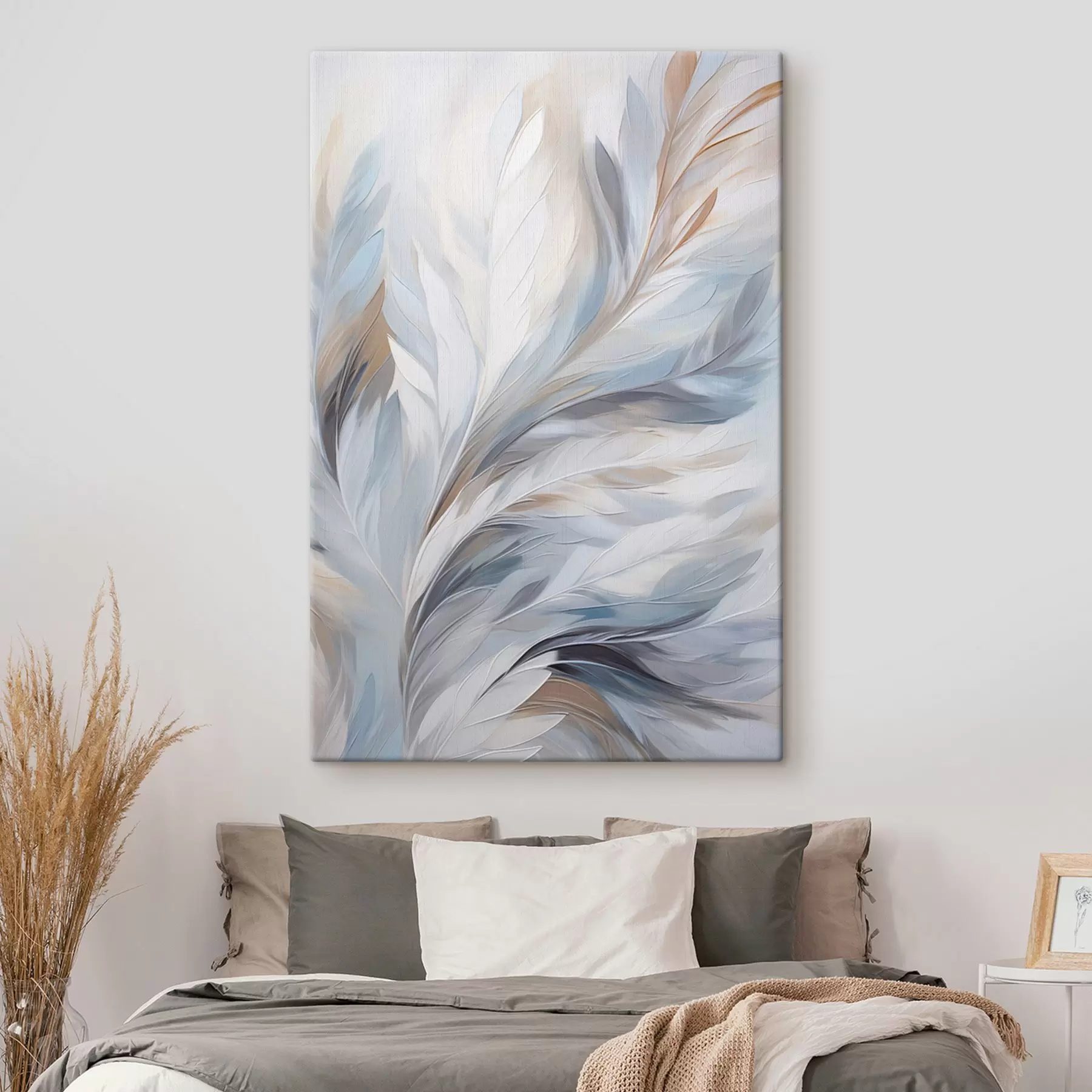 Tablouri Pene delicate de culoare albastru deschis și maro, cu o textură moale și eterică, pe un fundal alb. s47416