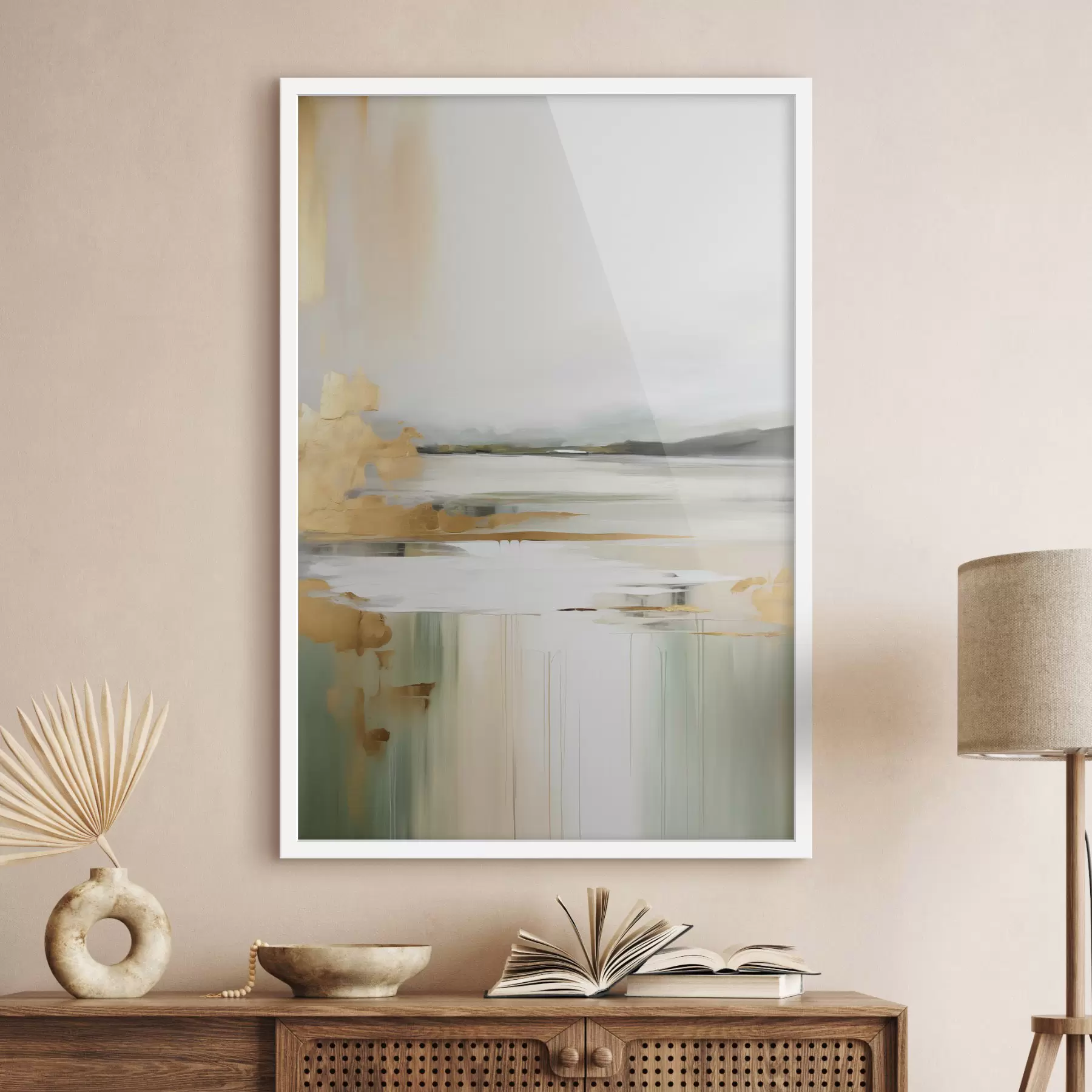 fototapet Peisaj abstract în tonuri de galben și verde, apă care reflectă cerul și munții îndepărtați, cer palid și încețoșat f47438