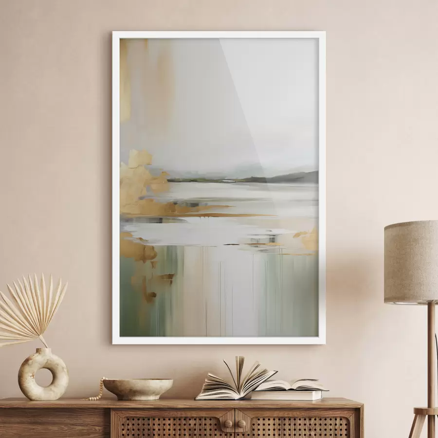 fototapet Peisaj abstract în tonuri de galben și verde, apă care reflectă cerul și munții îndepărtați, cer palid și încețoșat f47438