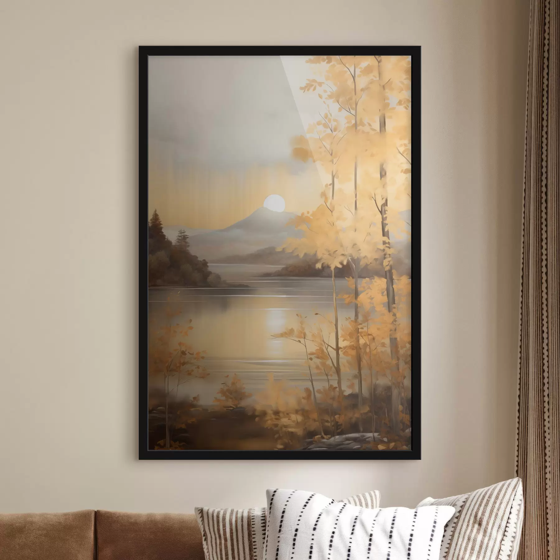 fototapet Copacii cu frunze portocalii, specifici toamnei, încadrează un lac liniștit, cu munți îndepărtați, sub un cer înnorat. f47440