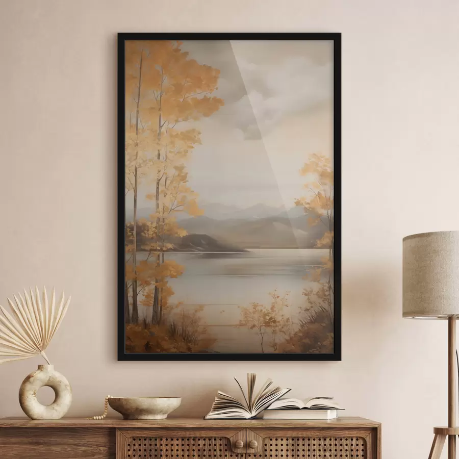 fototapet Copacii cu frunze portocalii, specifici toamnei, încadrează un lac liniștit, cu munți îndepărtați, sub un cer înnorat. f47441