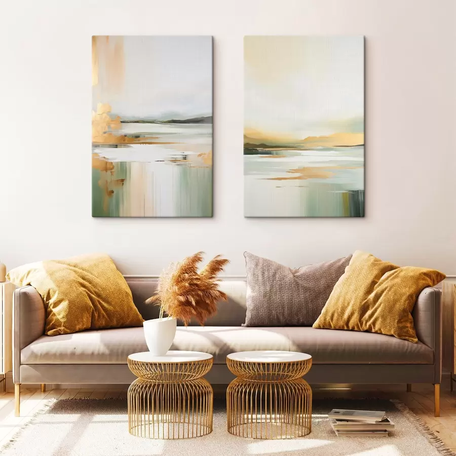Tablouri Peisaj abstract în tonuri de galben și verde, apă care reflectă cerul și munții îndepărtați, cer palid și încețoșat m01245
