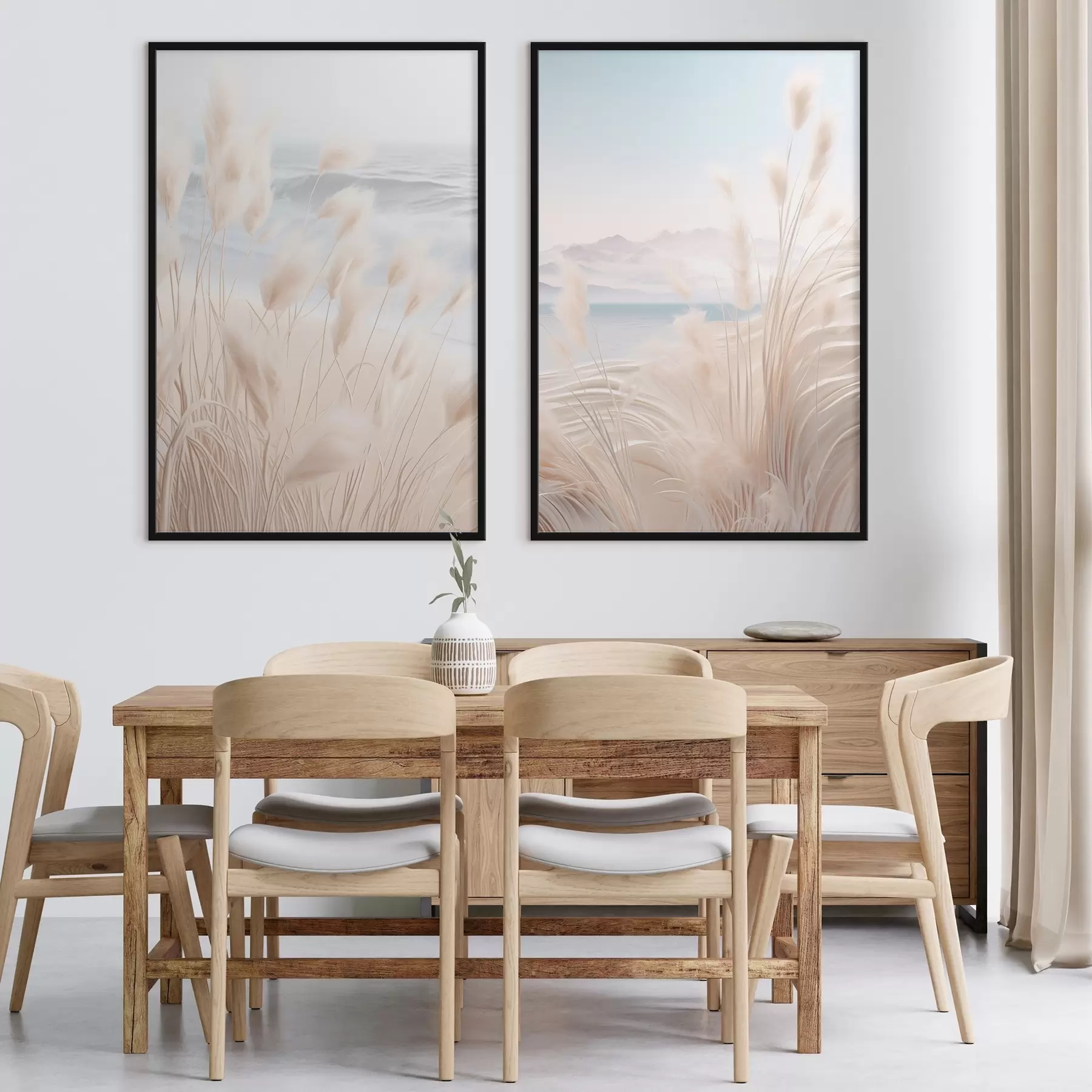 fototapet Iarbă pampas înaltă și pufoasă, în nuanțe delicate de bej, în prim-plan, cu o plajă nisipoasă în fundal. d01242