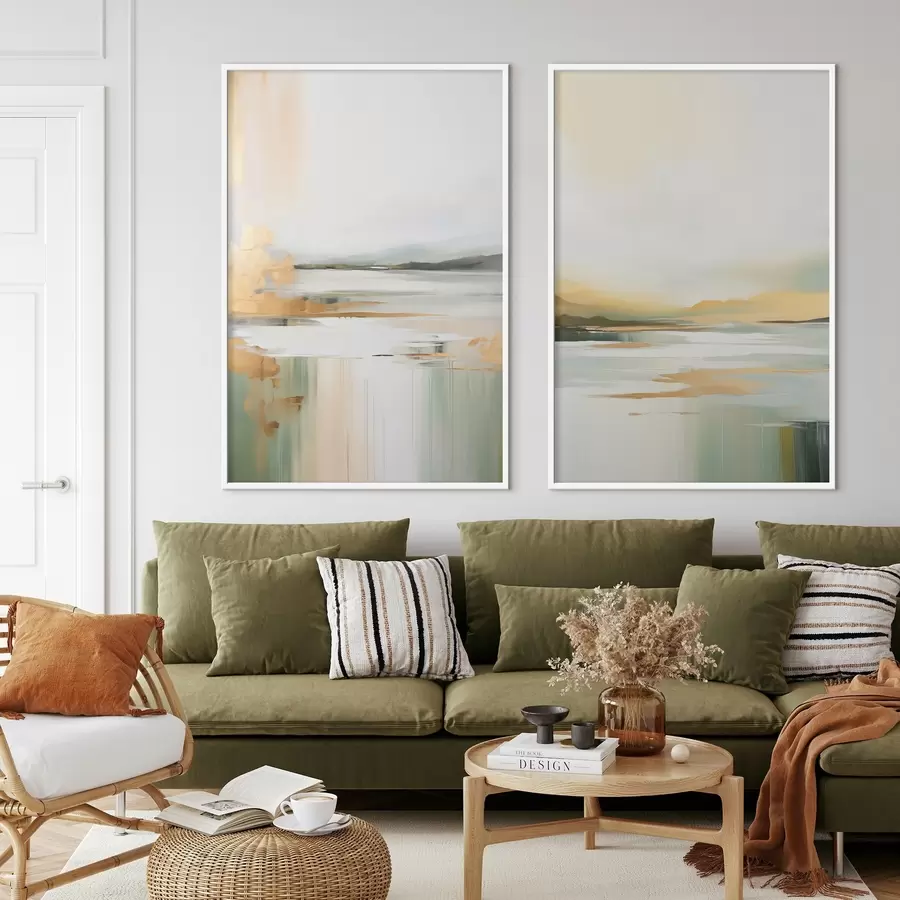 fototapet Peisaj abstract în tonuri de galben și verde, apă care reflectă cerul și munții îndepărtați, cer palid și încețoșat d01245