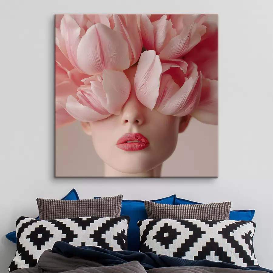 Tablouri Portret feminin cu petale roz s47920