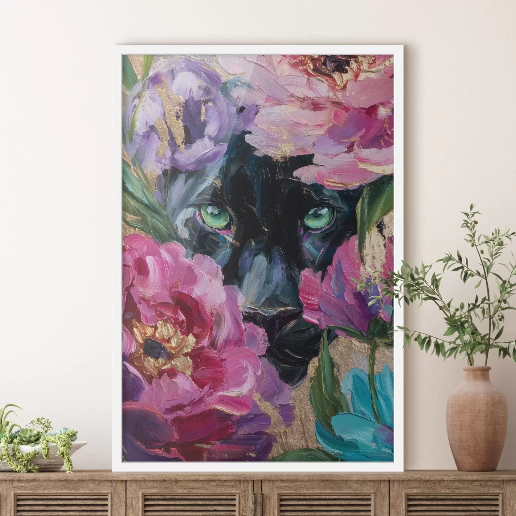 fototapet o panteră neagră se ițește printre bujori f47936