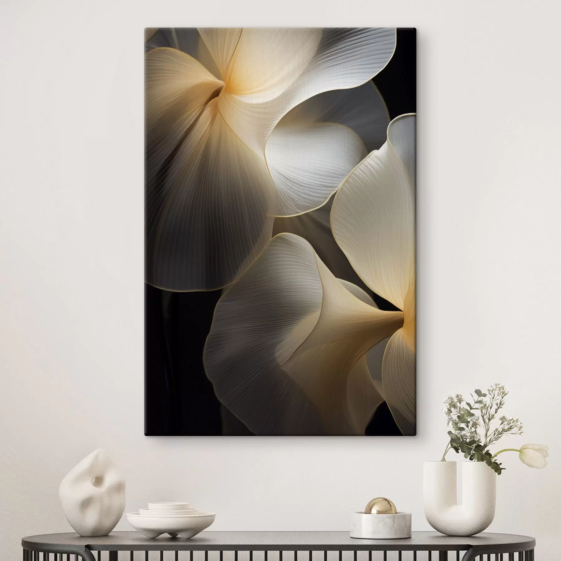 Tablouri Petale abstracte, translucide, cu linii delicate, pe un fundal întunecat s47859