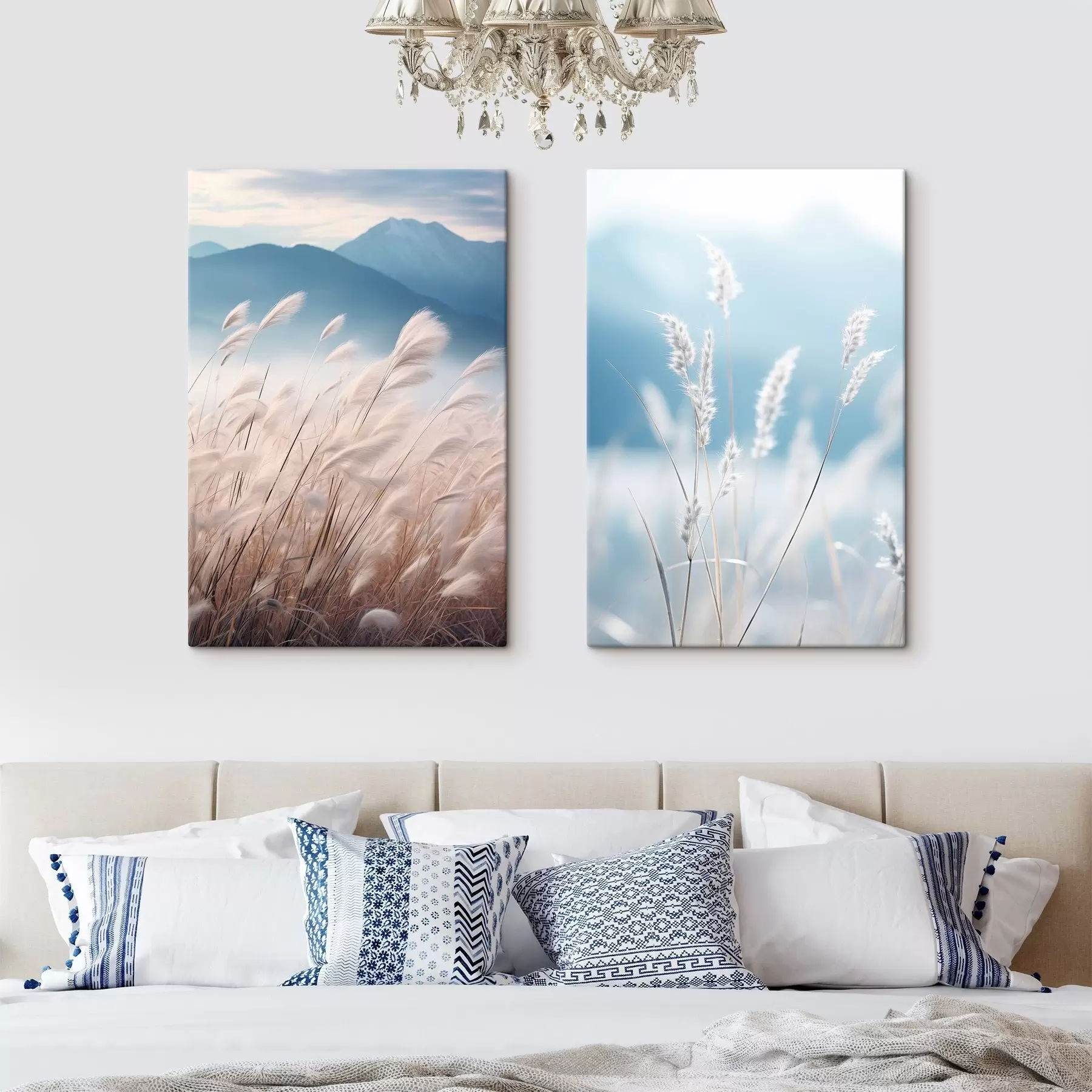 Tablouri Iarbă înaltă și albă de pampas, care se leagănă în vânt, cu munți albastru deschis în fundal m30060