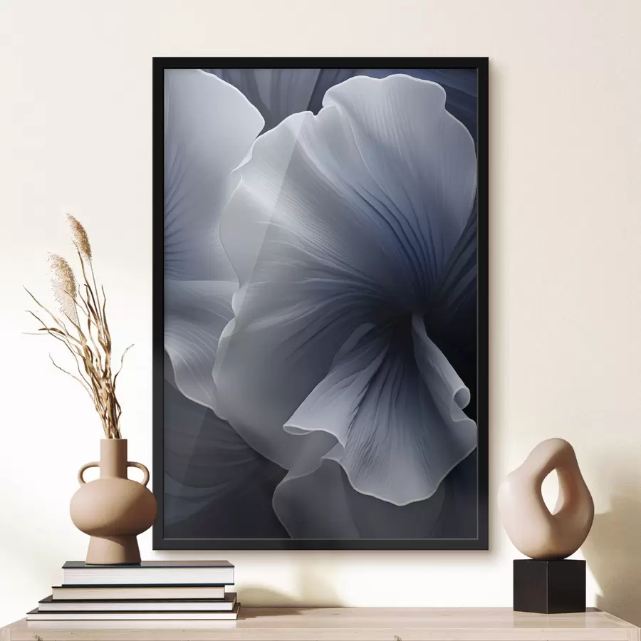 fototapet Petale de flori abstracte, albastre și albe, pe un fundal închis f48731