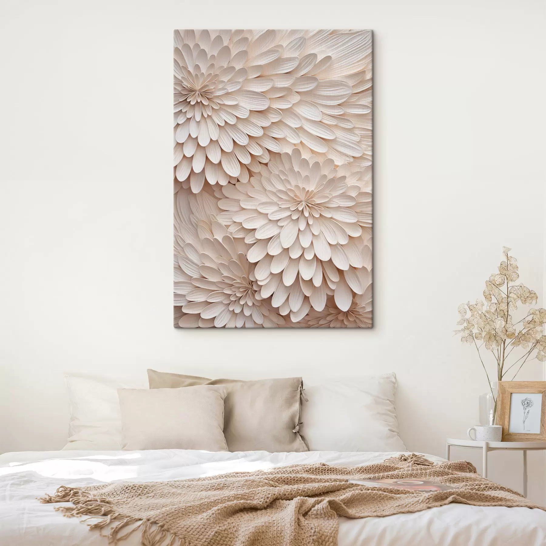 Tablouri Petale stratificate, de culoare crem, care formează motive florale abstracte, artă texturată s49769