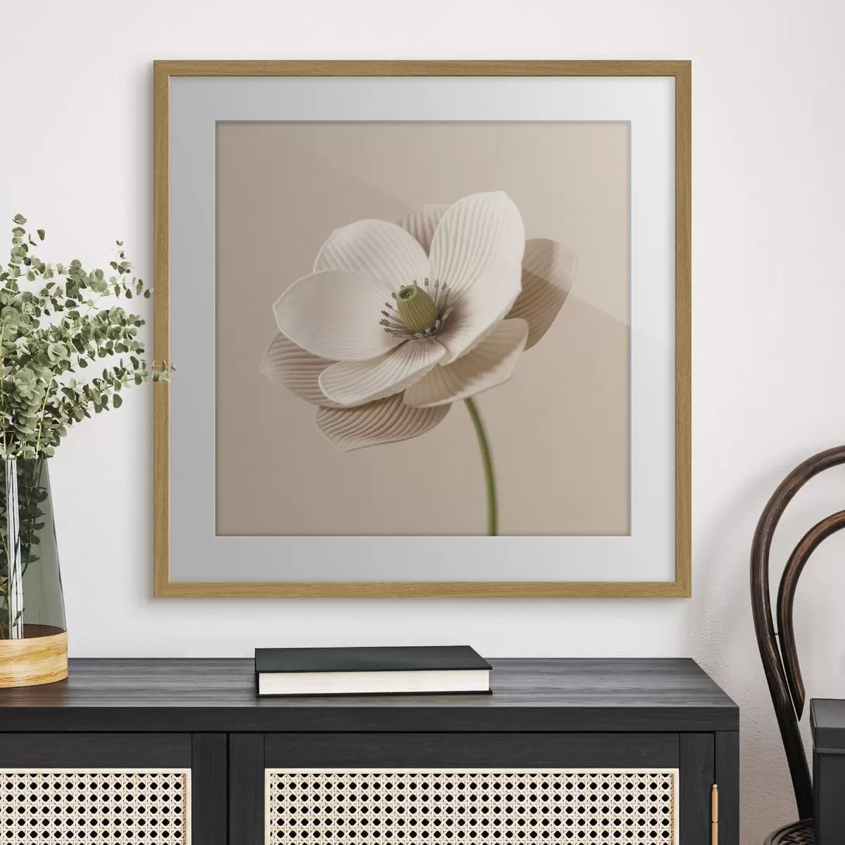 Poster Floare cu petale texturate, în nuanțe de bej, în stil minimalist f49719