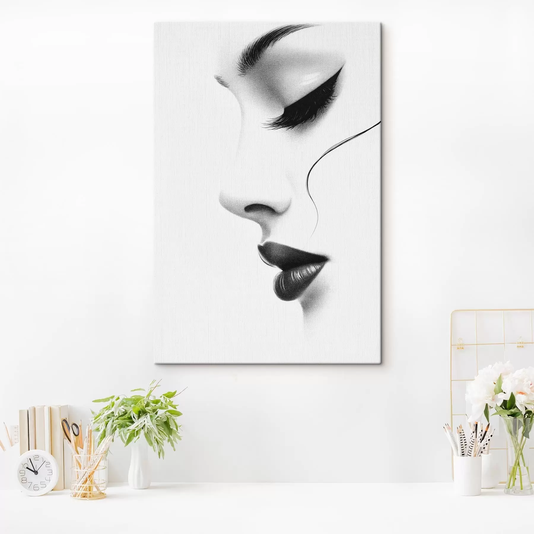 Tablouri Portret minimalist al unei femei în alb-negru s49982