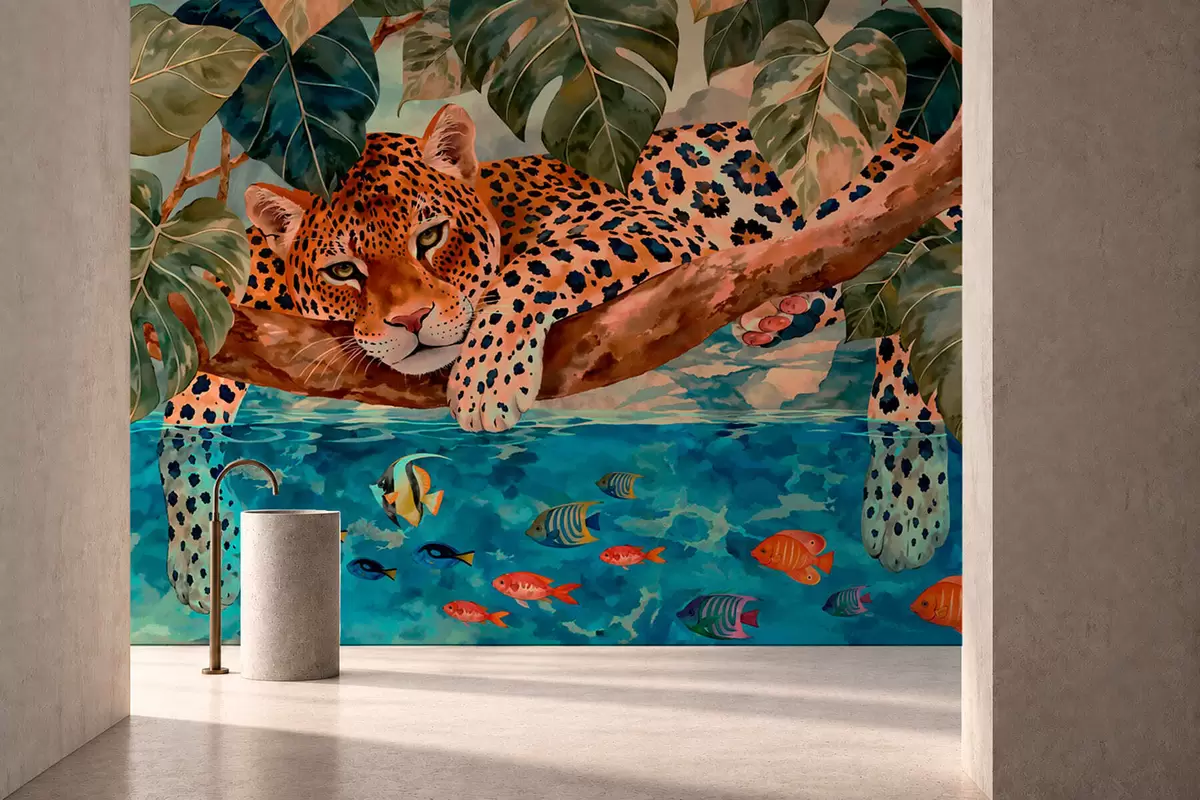 fototapet Un leopard printre frunze tropicale, deasupra apei, alături de pești w05954v1