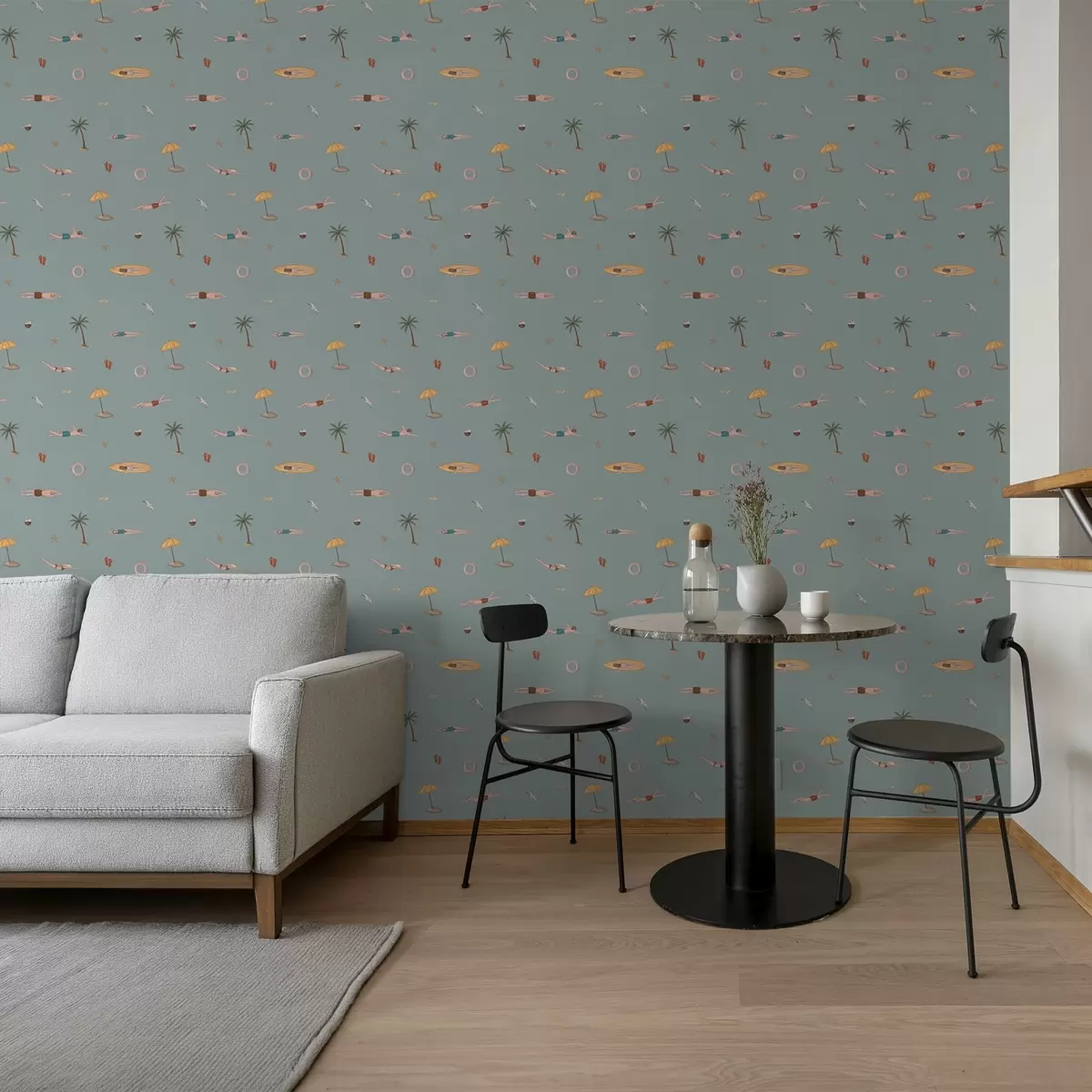 Wallpaper Înotători, palmieri și accesorii de plajă pe un fundal verde salvie a01276v1