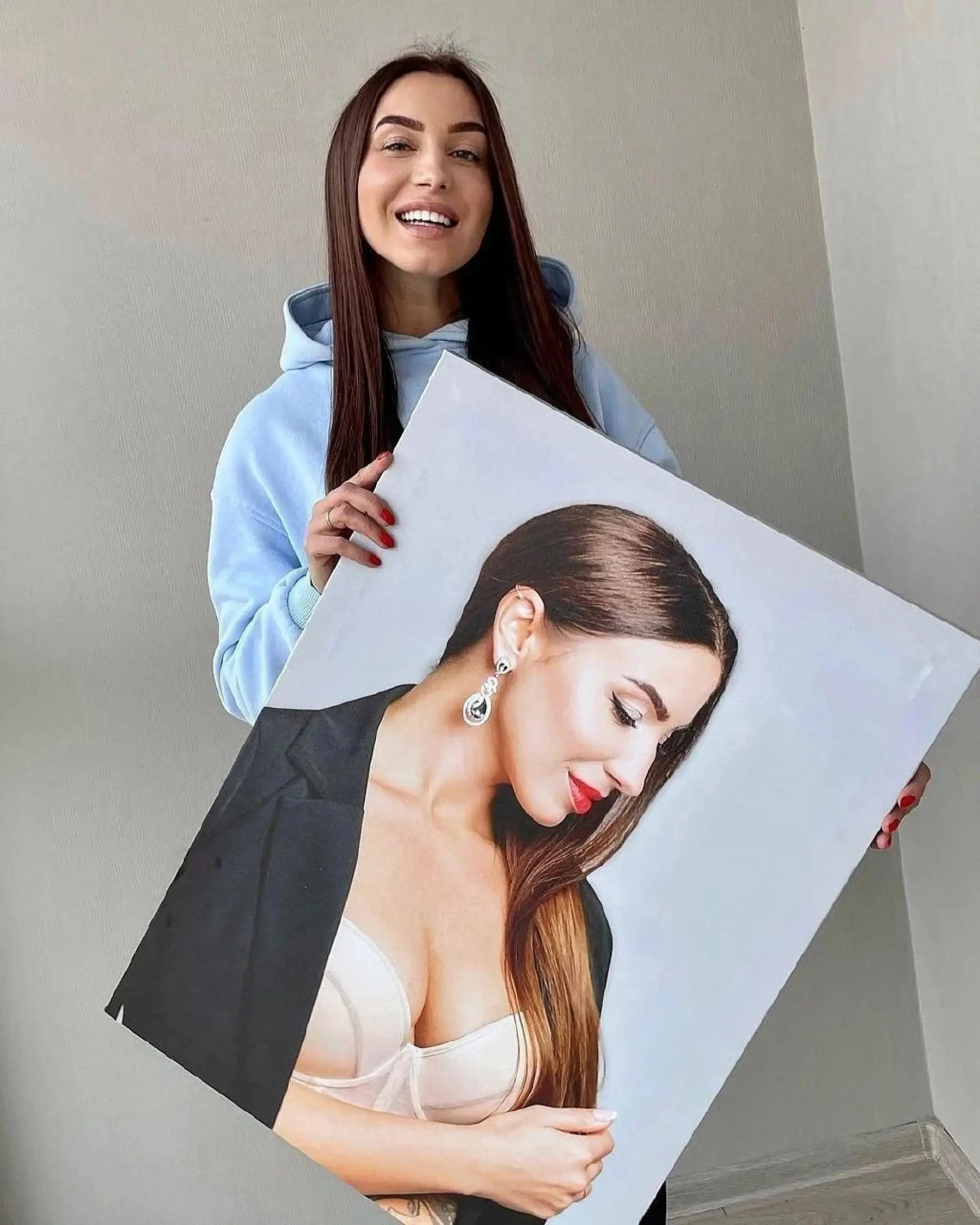 Tablouri Piele, umăr și zâmbet s31863