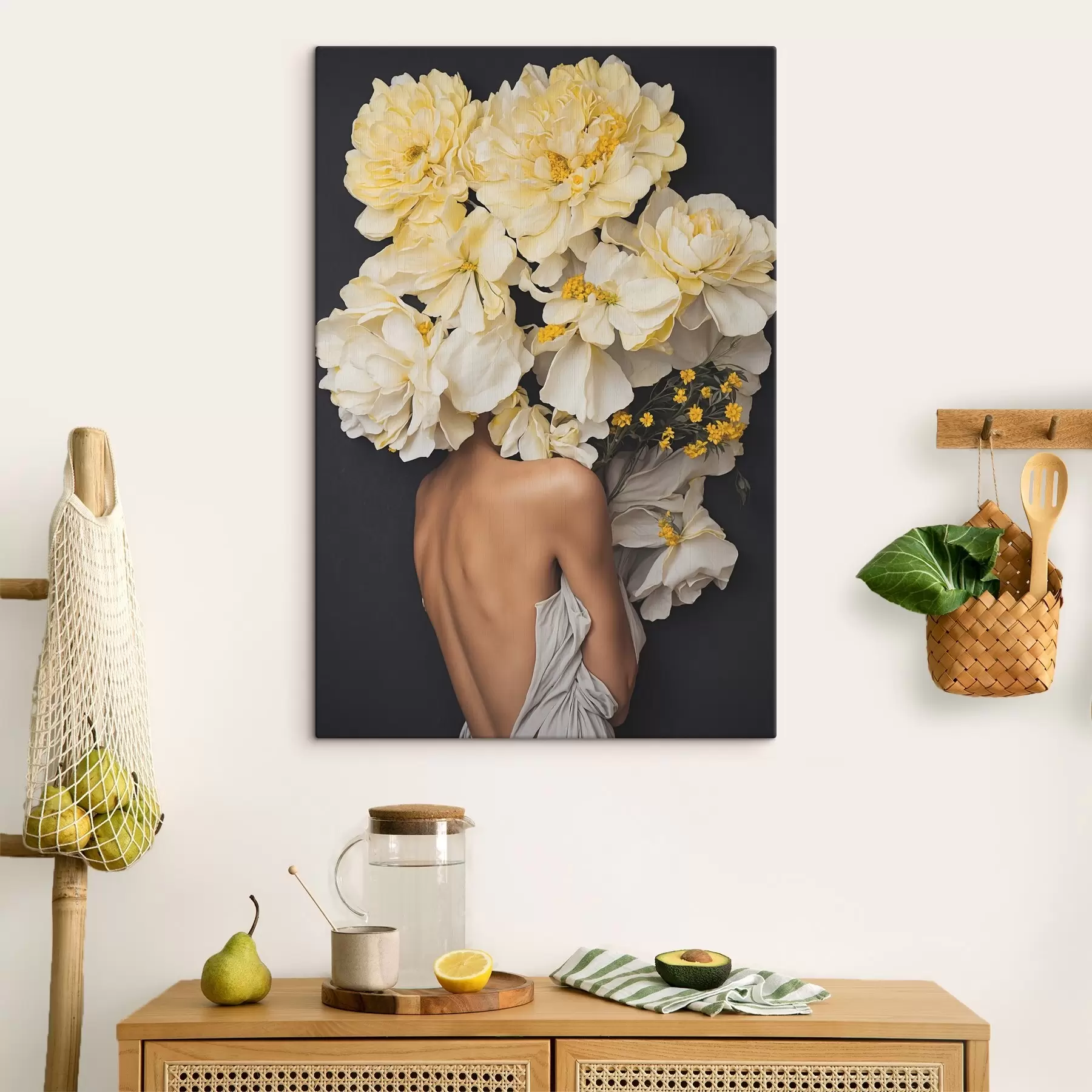 Tablouri Femeie cu flori galbene pe fundal negru s37162